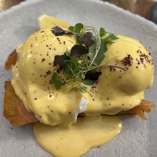 Pulled pork eggs benny