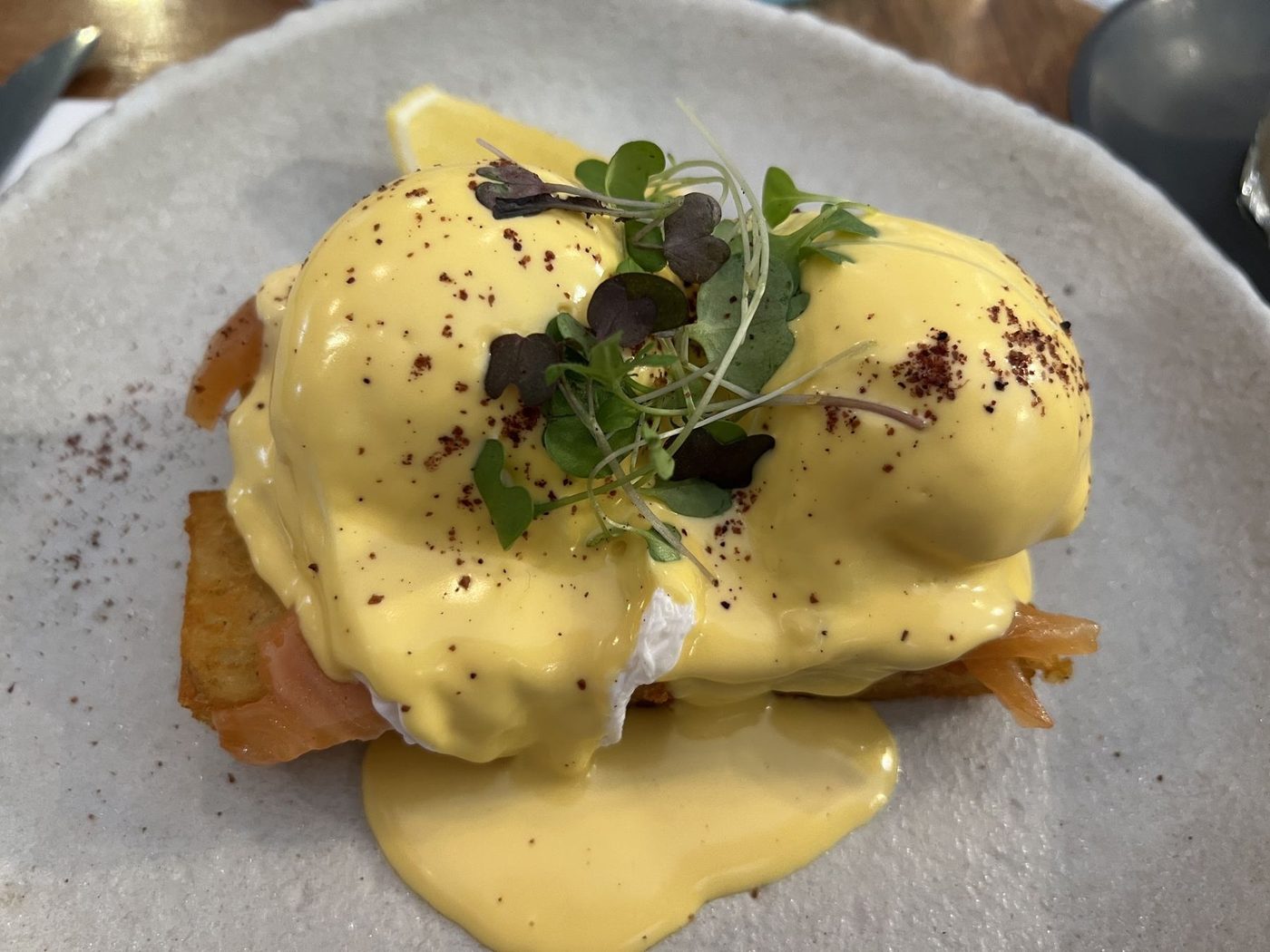 Eggs benedict with hollandaise